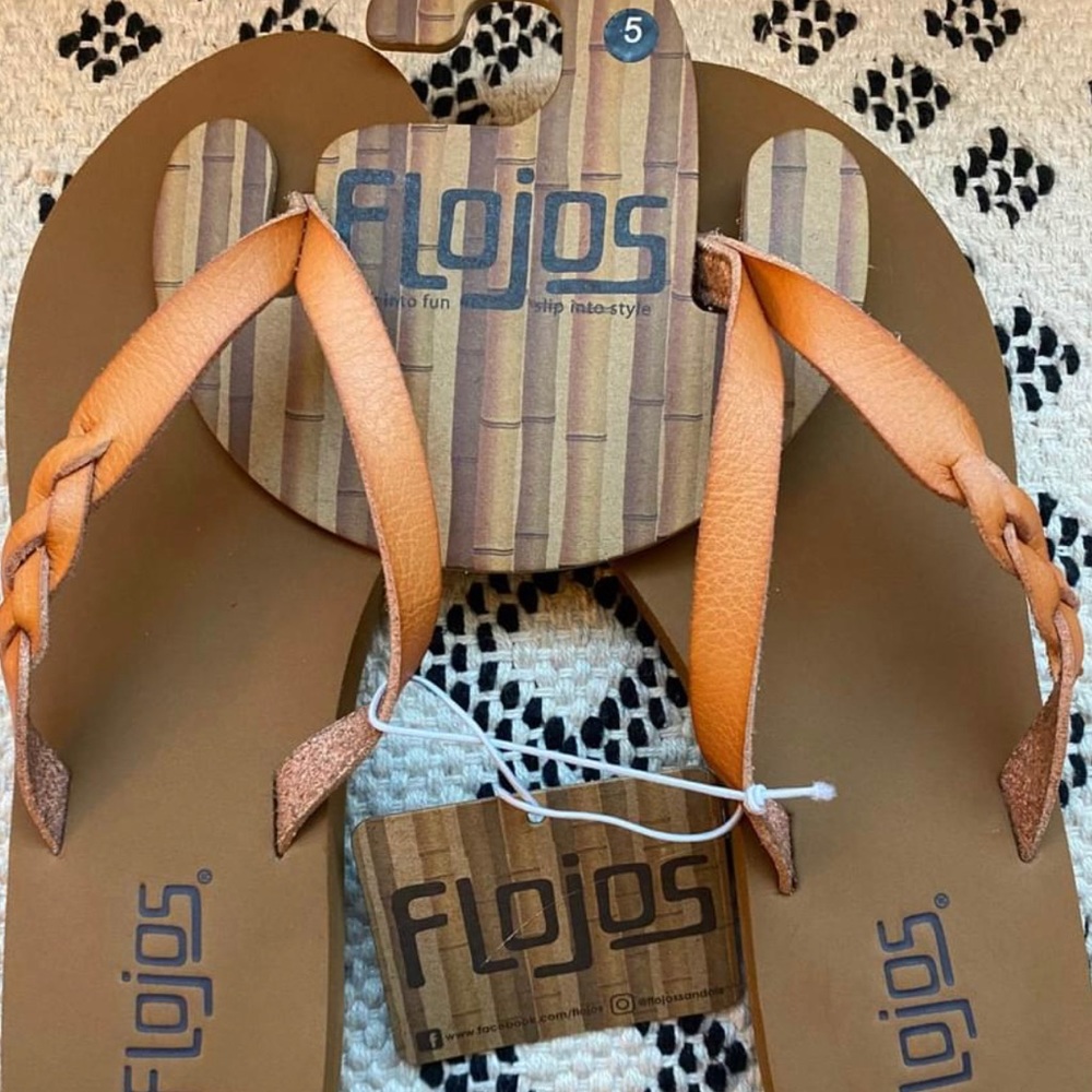 NWT! Flojos Serenity Sandals Flip Flops Size 5